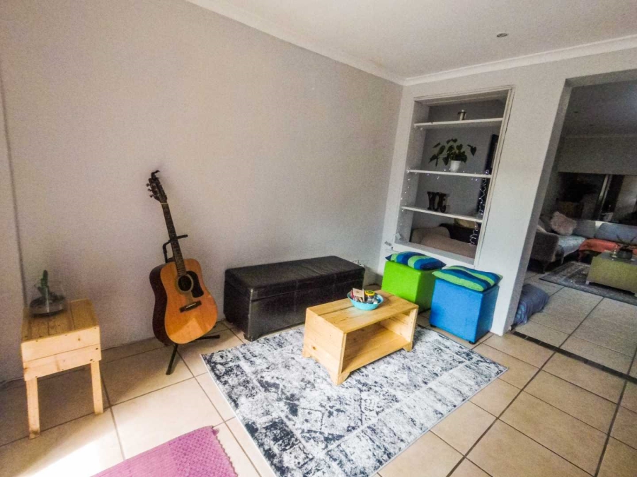 To Let 4 Bedroom Property for Rent in Rondebosch Park Estate Western Cape